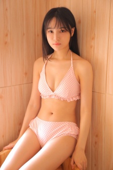 我和年轻的女教师观看